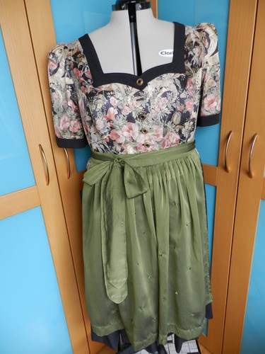 Dirndl handgeschneidert
