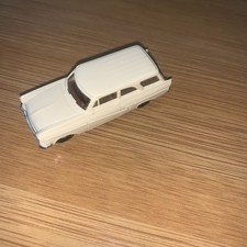 Brekina Ford Taunus 17M Turnier 1:87 Pastellbeige Modellauto (264)