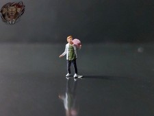 1/87 Kind Junge isst