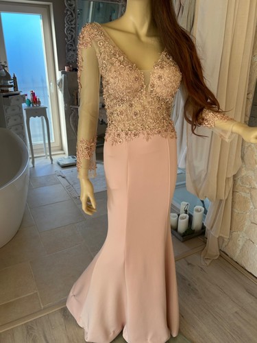 Elegantes abendkleid mit - elegantes,
