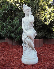 Gartenfigur "sitzende Frau" 68