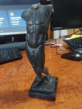 Bronze Skulptur „Man Act“ auf Marmor – Mythologie Figur – 25 cm