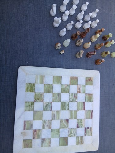 Schachspiel aus marmor - schachspiel,