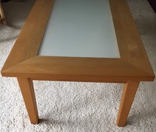 Wohnzimmertisch Couchtisch, Massivholz Erle, 135 x 70 x 50 Milchglas, hochwertig