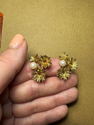 Goldfarbene blumen ohrclips - goldfarbene, blumen-ohrclips