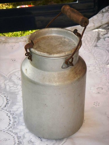 Milchkanne antik mit holzgriff - milchkanne,