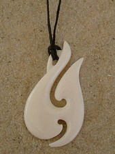 Maori Knochen Carving  Hei Matau  Fishhook  Neuseeland