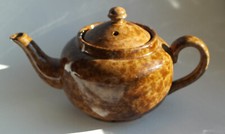 Teekanne aus Keramik glasiert