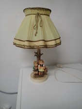 Goebel Lampe - Hummel Figurenlampe „Junge und Mädchen unterm Baum“ Tischlampe.