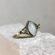Cabochon Ring mit Mondstein