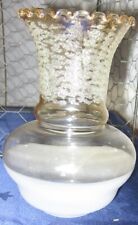 Nostalgischer Glas-Lampenschirm mit Röckchen