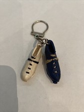 Schlüsselanhänger / 2 Fußballschuhe / Maskottchen / Werbefigur / 70er Jahre