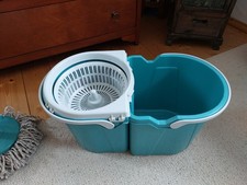 Wischmop mit Auswringfunktion, geteilter Eimer, neuwertig