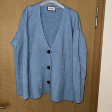 Strickjacke Blau mit Knöpfen