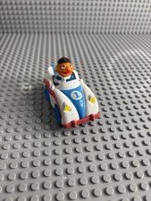 Bernie im Rennwagen Playskool