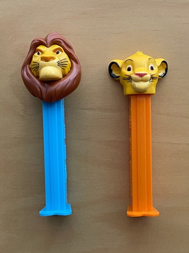 Pez spender mit fuß - pez-spender, /