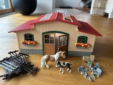Schleich  Reiterhof mit Reiterin und Pferden Spielzeug (42344)