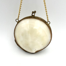 Antike Muscheltasche