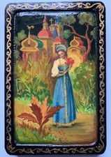 Russische Lackmalerei. Signiert. Kyrylisch. Format: 11,8x18x2 cm.
