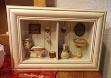 Diorama Puppenstube Schaukasten Wandbild Badezimmer WC Holz weiß 3D Bilderrahmen
