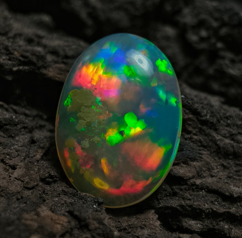 Weißer regenbogen feueropal - regenbogen,
