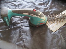Bosch ASB 10,8 Li Gras - u. Heckenschere inkl. Akku 10,8 V Rasenkantenschere