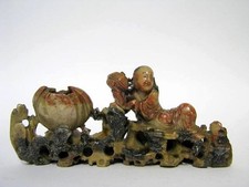 Sehr fein geschnitzte