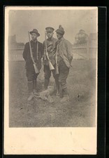 Foto-AK Drei Jäger und ein Bock 