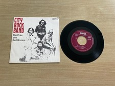 City, 7", Die Frau des