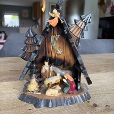 Alte krippe aus kunststoff - krippe,