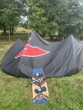 Kitesurf Set, F2, Wenig benutzt, Board 139 x 42 Zentimeter und Kite 12 Meter.