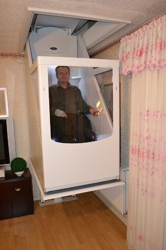 ROLLSTUHLHEBEBÜHNE