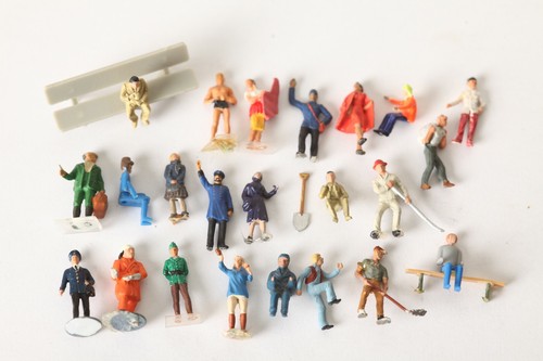 Miniaturfiguren u a - 25,