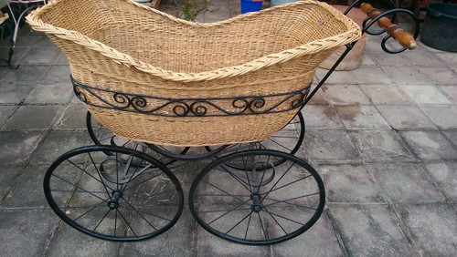 Alter antiker kinderwagen - antiker, /