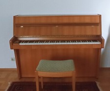 Klavier Schimmel 108/5 Nussbaum satiniert + Pianobank