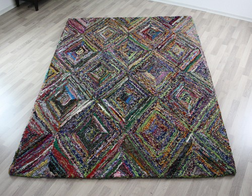 Sehr farbenfroher teppich aus - sehr,
