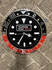 Vicarage Road WD18 GMT Wanduhr