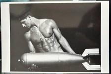 Vintage-Postkarte. Nackter Mann. 10x15