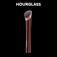 Hourglass Makeup Brush- No.21