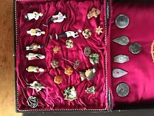 Konvolut alte WHW Winterhilfswerk Anstecker Pins Abzeichen Figuren