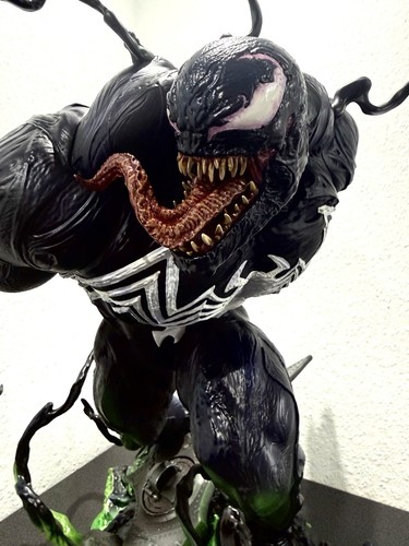 Sideshow venom premium format - venom,