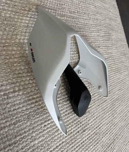 Ducati panigale v4 - v2,