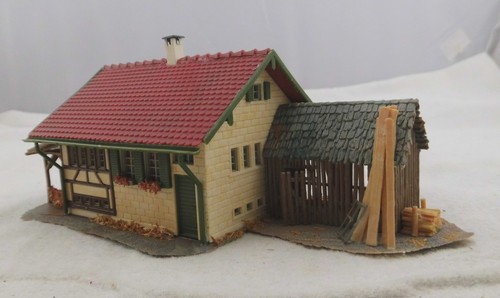 Bauernhaus mit scheune - bauernhaus,