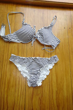 Süßer weiß-blau gestreifter