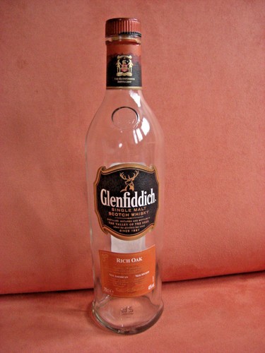 Leere whisky flasche - whisky,