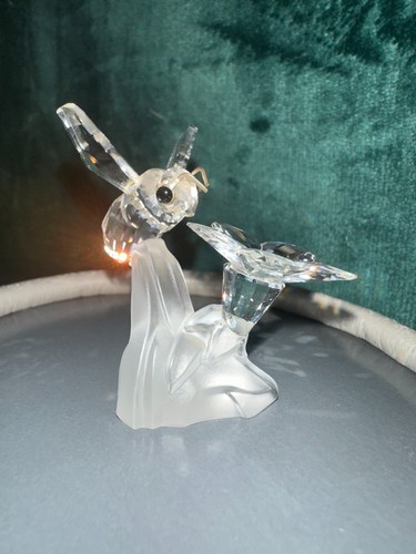 Swarovski bumblebee flower - on,