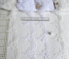 (11€/M) 2,95M SPITZE APPLIKATION Meterware Weiß m Pailletten bestickt  2583