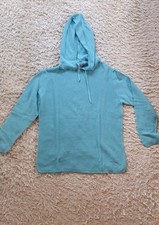 Hellblauer Strickpullover mit