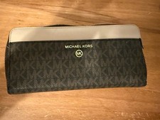 Michael Kors Jet Set Charme Pocket ZIP Allover….