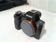 Sony Alpha ILCE-7 24.3 MP SLR-Digitalkamera - Schwarz (Nur Gehäuse)